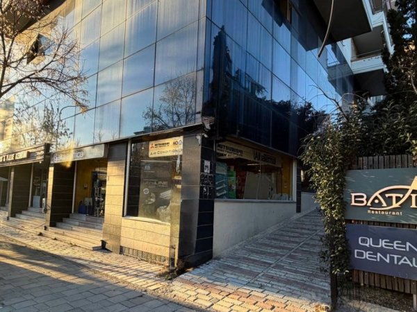 Tirane, jepet me qera ambjent biznesi Kati 0, 150 m² 3.000 € (Ministria e Jashtme.)
