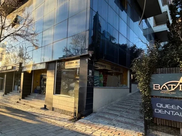 Tirane, jepet me qera ambjent biznesi Kati 0, 150 m² 3.000 € (Ministria e Jashtme.)
