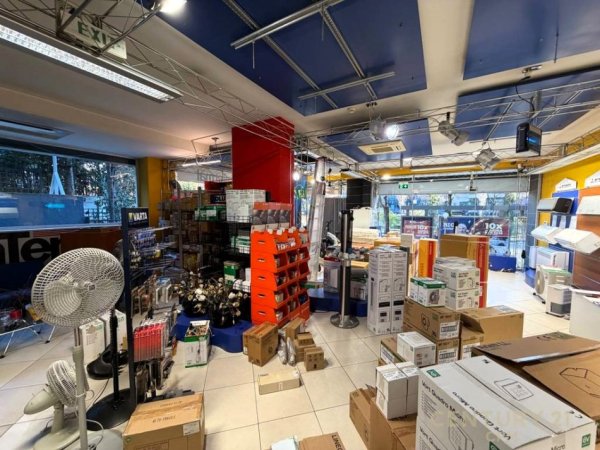 Tirane, jepet me qera ambjent biznesi Kati 0, 150 m² 3.000 € (Ministria e Jashtme.)