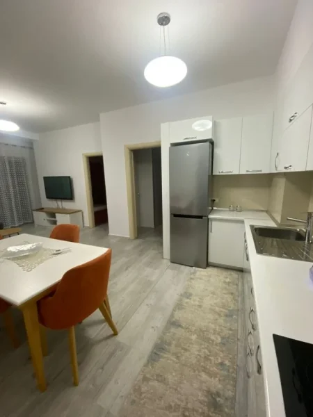 Tirane, jepet me qera apartament 2+1 Kati 3, 180 m² 850 € (Pazari i ri)