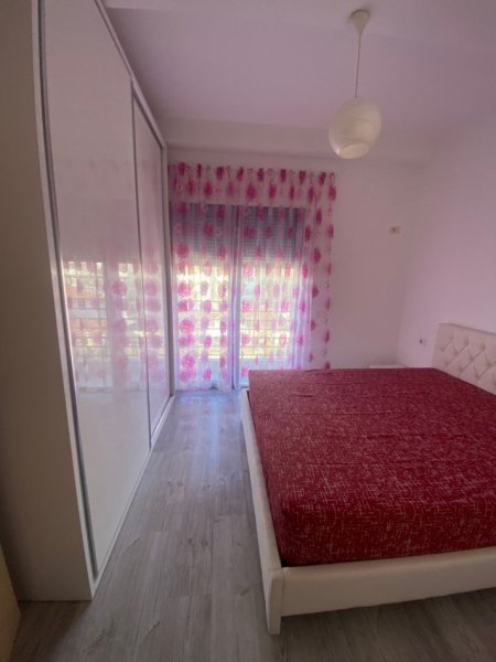 Tirane, jepet me qera apartament 2+1 Kati 3, 180 m² 850 € (Pazari i ri)
