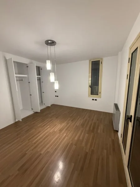 Tirane, shitet apartament 2+1 Kati 3, 173 m² 350.000 € (Liqeni artificial)