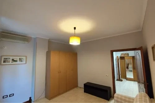 Tirane, shitet apartament 2+1+Ballkon Kati 3, 102 m² 185.000 € (Rruga Ali Demi (prane Shkolles 1 Maji))