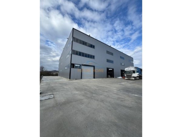 Tirane, jepet me qera ambjent biznesi Kati 0, 4.000 m² 12.000 € (Vore)