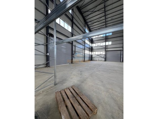 Tirane, jepet me qera ambjent biznesi Kati 0, 4.000 m² 12.000 € (Vore)