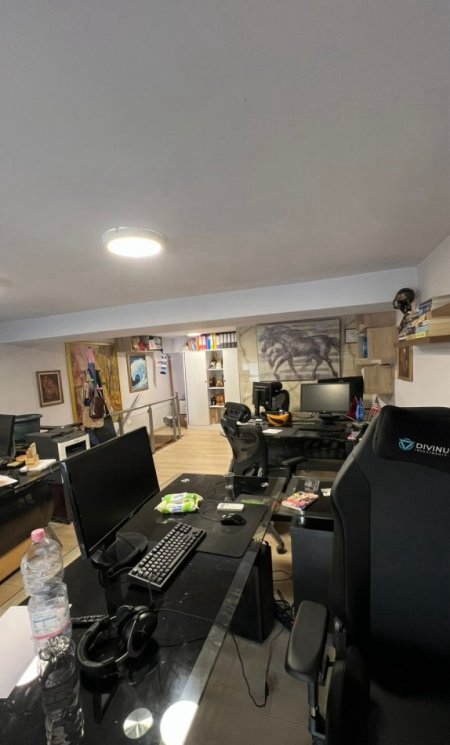 Tirane, jepet me qera zyre Kati 1, 55 m² 800 € (Rruga Sulejman Delvina)