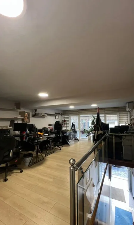 Tirane, jepet me qera zyre + i post parkimi i perfshire ne cmim - Kati 1, 55 m² 800 € (Rruga Sulejman Delvina)