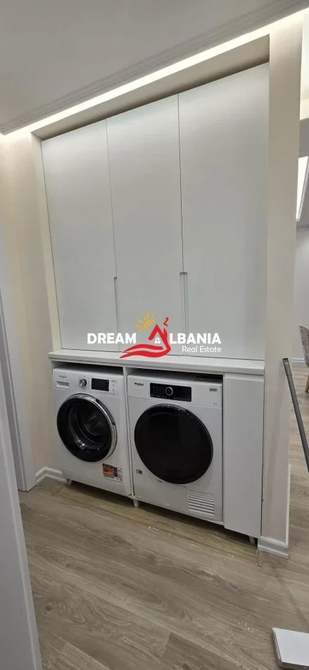 Tirane, jepet me qera apartament 2+1+Ballkon Kati 2, 120 m² 1.300 € (kopshti zoologjik)