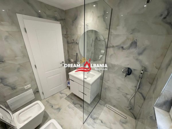 Tirane, jepet me qera apartament 2+1+Ballkon Kati 2, 120 m² 1.300 € (kopshti zoologjik)