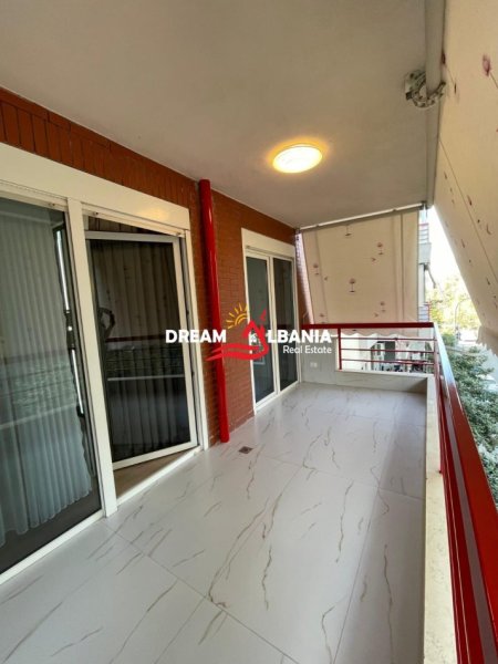 Tirane, jepet me qera apartament 2+1+Ballkon Kati 2, 120 m² 1.300 € (kopshti zoologjik)