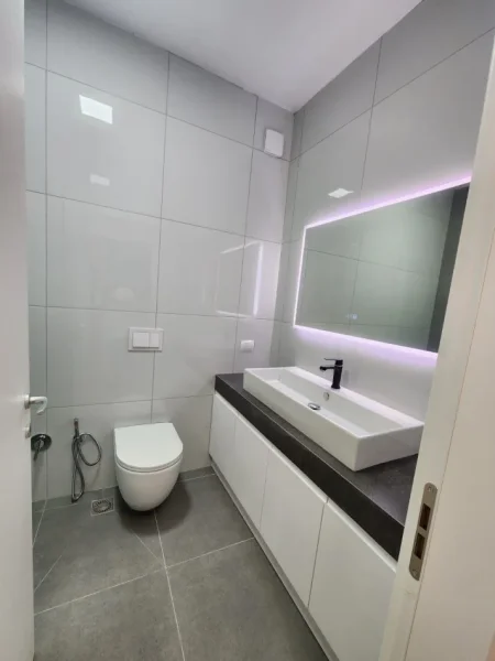 Tirane, jepet me qera apartament 2+1+Ballkon Kati 2, 92 m² 1.000 € (Kopshti Zoologjik)