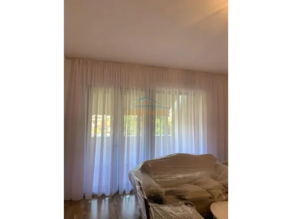 Tirane, jepet me qera apartament 3+1 Kati 3, 170 m² 2.500 € (Rruga Ismail Qemali)