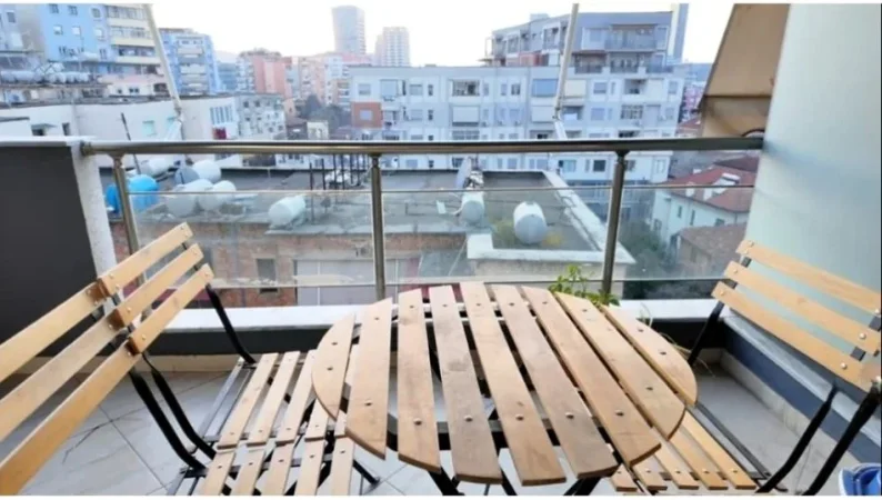 Tirane, jepet me qera apartament 2+1 Kati 5, 70 m² 820 € (pazari i ri)