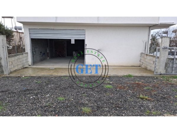 Durres, jepet me qera ambjent biznesi Kati 0, 100 m² 350 € (Ish Keneta)