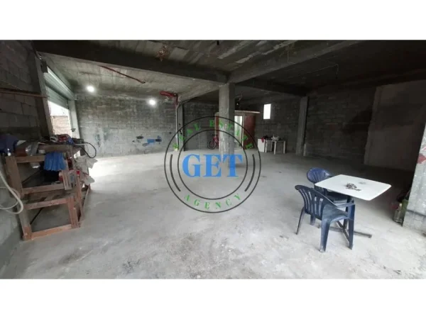 Durres, jepet me qera ambjent biznesi Kati 0, 100 m² 350 € (Ish Keneta)