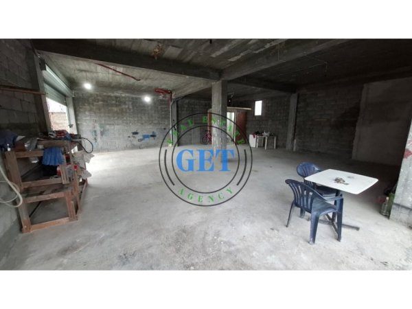 Durres, jepet me qera ambjent biznesi Kati 0, 100 m² 350 € (Ish Keneta)