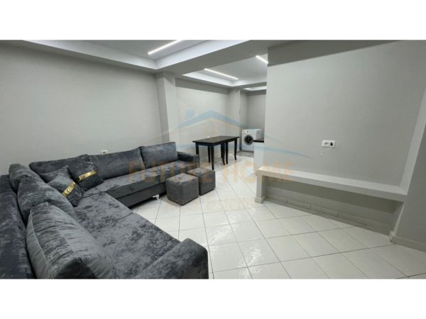 Tirane, jepet me qera apartament 1+1 Kati 2, 60 m² 300 € (SAUK)