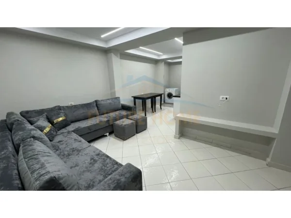 Tirane, jepet me qera apartament 1+1 Kati 2, 60 m² 300 € (SAUK)