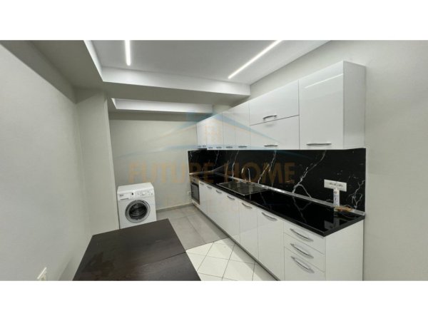 Tirane, jepet me qera apartament 1+1 Kati 2, 60 m² 300 € (SAUK)