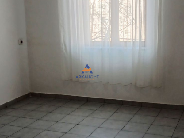 Tirane, jepet me qera apartament 1+1 Kati 4, 50 m² 675 € 