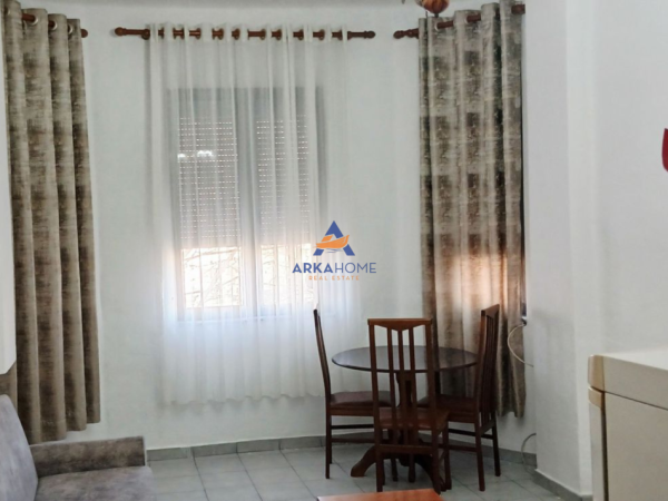 Tirane, jepet me qera apartament 1+1 Kati 4, 50 m² 675 € 
