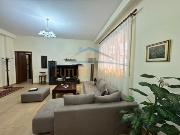 Tirane, jepet me qera apartament 2+1 Kati 2, 120 m² 900 € (rruga e barrikadave)