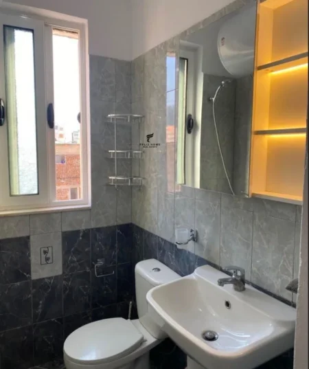 Tirane, jepet me qera apartament 2+1 Kati 5, 80 m² 600 € (21 DHJETORI)
