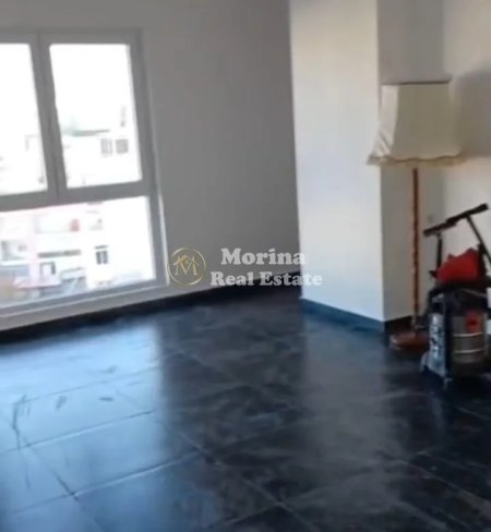 Tirane, jepet me qera apartament 2+1 Kati 5, 120 m² 800 € (Zogu i ZI)