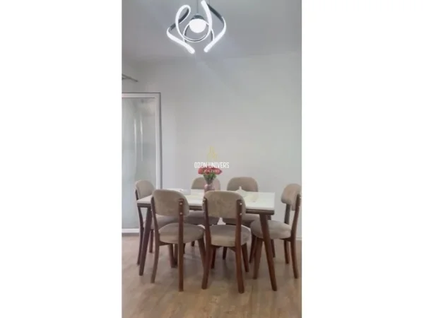 Tirane, jepet me qera apartament 2+1+Ballkon Kati 3, 80 m² 550 € (Selitë)