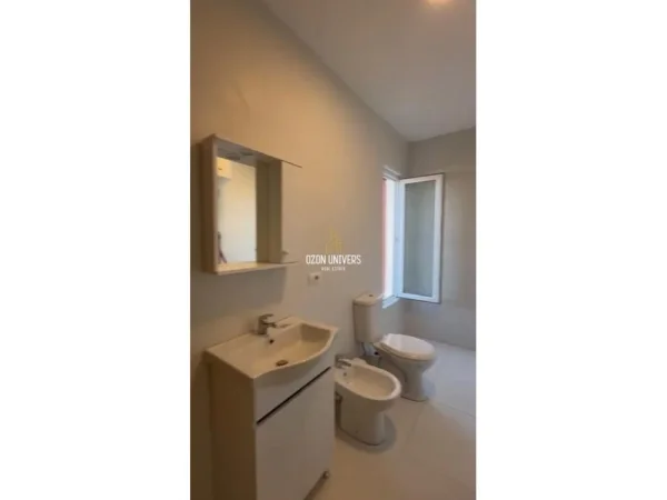 Tirane, jepet me qera apartament 2+1+Ballkon Kati 3, 80 m² 550 € (Selitë)