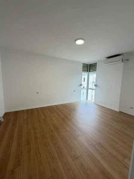 Tirane, jepet me qera apartament 2+1+Aneks+Ballkon Kati 9, 120 m² 1.400 € (Ish Ekspozita)