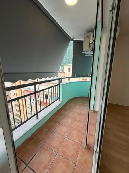 Tirane, jepet me qera apartament 2+1+Aneks+Ballkon Kati 9, 120 m² 1.400 € (Ish Ekspozita)