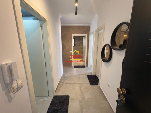 Vlore, jepet me qera apartament 2+1+Ballkon Kati 6, 95 m² 500 € (Rruga 7 Nëntori)