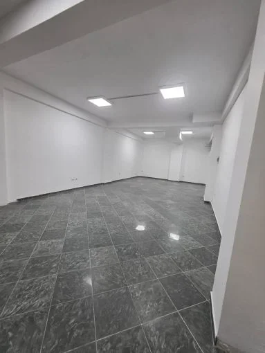Tirane, jepet me qera ambjent biznesi Kati 0, 220 m² 2.300 € (yzberisht)