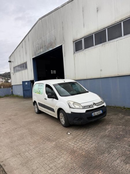 Tirane, jap me qera magazine Kati 0, 500 m² 1.500 € (City Park)