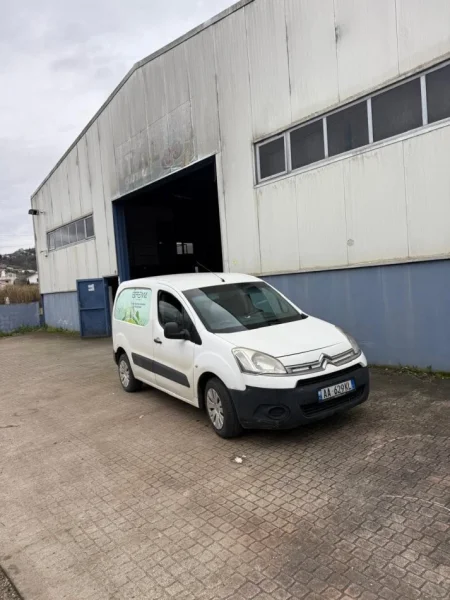 Tirane, jap me qera magazine Kati 0, 500 m² 1.500 € (City Park)