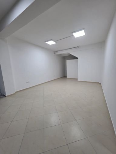 Tirane, jepet me qera dyqan Kati 0, 220 m² 2.300 € (yzberisht , misto mame)