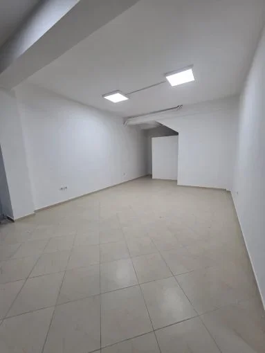 Tirane, jepet me qera dyqan Kati 0, 220 m² 2.300 € (yzberisht , misto mame)