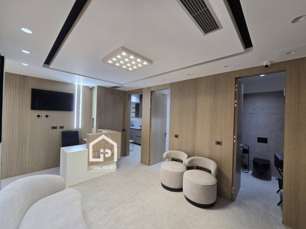 Tirane, jepet me qera ambjent biznesi Kati 2, 105 m² 1.900 € 