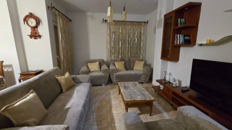 Shqiperi, jepet me qera apartament 2+1+Ballkon Kati 3, 120 m² 600 € (Pranë Qendrës Kristal)