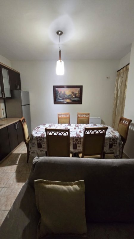 Shqiperi, jepet me qera apartament 2+1+Ballkon Kati 3, 120 m² 600 € (Pranë Qendrës Kristal)