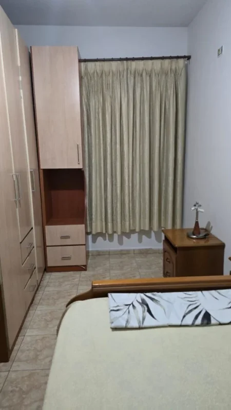 Shqiperi, jepet me qera apartament 2+1+Ballkon Kati 3, 120 m² 600 € (Pranë Qendrës Kristal)