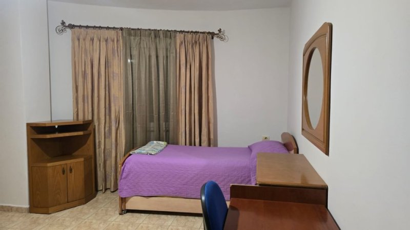 Shqiperi, jepet me qera apartament 2+1+Ballkon Kati 3, 120 m² 600 € (Pranë Qendrës Kristal)