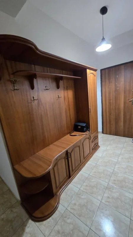 Shqiperi, jepet me qera apartament 2+1+Ballkon Kati 3, 120 m² 600 € (Pranë Qendrës Kristal)