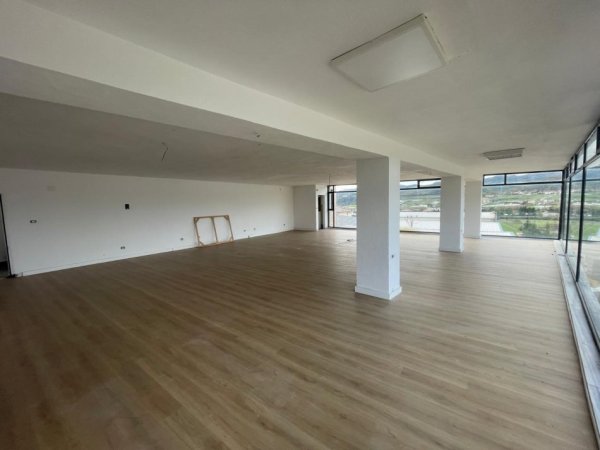 Tirane, jepet me qera magazine Kati 0, 5.000 m² 6.000 € (VAQARR)