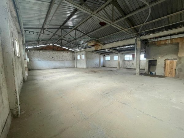 Tirane, jepet me qera magazine Kati 0, 5.000 m² 6.000 € (VAQARR)
