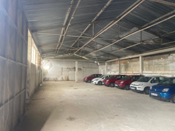 Tirane, jepet me qera magazine Kati 0, 5.000 m² 6.000 € (VAQARR)