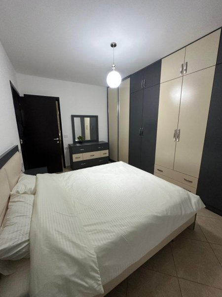 Tirane, jepet me qera apartament 2+1+Ballkon Kati 3, 106 m² 800 € (JORDAN MISJA)