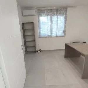 Tirane, jepet me qera apartament 2+1+Ballkon Kati 4, 80 m² 600 € (Myslym Shyri)