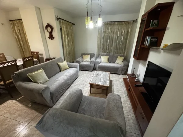 Tirane, jepet me qera apartament 2+1 Kati 3, 120 m² 550 € 
